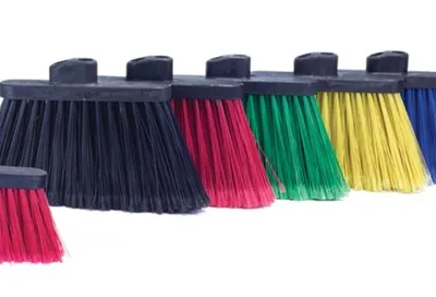 Escoba Angular con Fibra de PVC | Modelo Corta · Amarillo | El Castor | 8304Y
