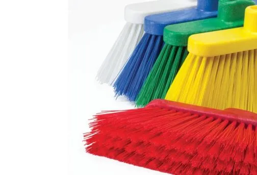 Escoba Angular con Fibra Suave | Rigidez Baja · Rojo | El Castor | 4701R